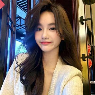 穿越成女明星和霸总谈恋爱